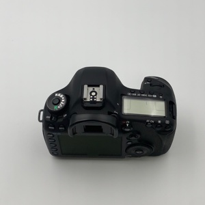 Appareil photo reflex numérique plein format Canon 5D3 A+ d'<span class=keywords><strong>occasion</strong></span> avec chargeur de batterie pour le tournage de documentaires - Product Image 3