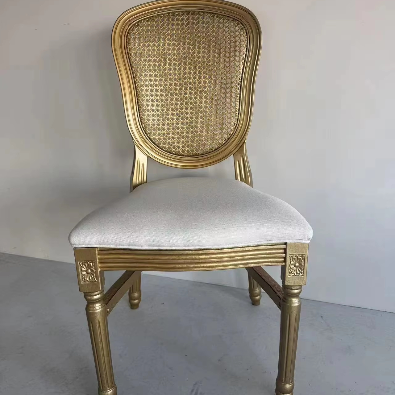 Plastic Gold Rattan Net Back PU Cushion Dining Chair for Event Banquet Using