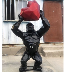 Statue de gorille <span class=keywords><strong>King</strong></span> <span class=keywords><strong>Kong</strong></span> en fibre de verre avec cœur pour la décoration de la maison, du bureau, de l'hôtel, du club - Product Image 2