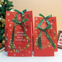 Sacs en papier cadeau de Noël avec nœud en ruban vert, emballages pour cadeaux de fêtes de Noël, sacs fourre-tout pour cadeaux de fête et offres de cadeaux