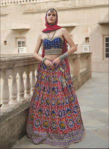 Achetez un ensemble de lehenga choli en soie de Surat de créateur pour femmes, idéal pour les mariages, les fêtes, les occasions ethniques traditionnelles indiennes et les occasions modernes. - Product Image 4