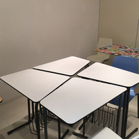 Table à café et à manger moderne et durable DEBO, avec dessus en stratifié imperméable pour une utilisation en extérieur