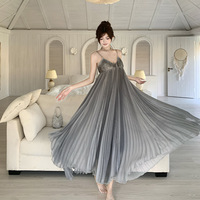 Robe longue plissée grise élégante avec strass, dos nu, pour les vacances et le quotidien