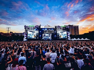 Pantalla LED para Exteriores VORTEX Resistente al Viento P2.97, Marco de Suspensión Seguro, Video Wall LED para Conciertos al Aire Libre - Product Image 3