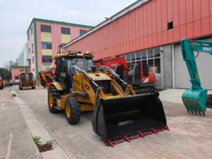 Nouvelle chargeuse-pelleteuse CAT 420F à bras droit avec godet 4-en-1, engin de construction en stock - Product Image 4