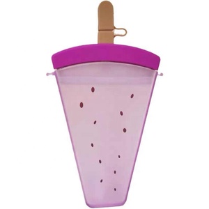 Garrafa de Água Plástica Bonita em Forma de Melancia com Canudo, Garrafa Antichoque, Copo de Picolé Portátil para Crianças - Product Image 1