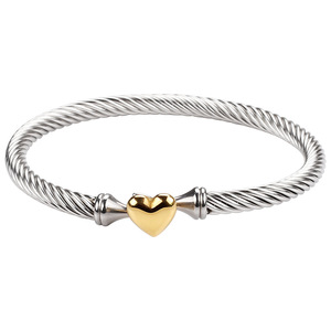 Bracelet manchette en fil torsadé en acier inoxydable plaqué or 18 carats |   Bracelet ouvert réglable avec breloque en forme de cœur pour femme - Product Image 4