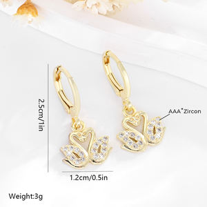 2025 colgante de cisne de amor delicado de alta calidad 14K cobre chapado en oro con incrustaciones de circón uso diario pendientes de latón joyería de mujer - Product Image 4