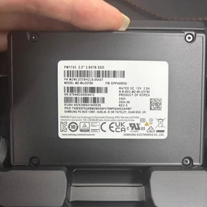 Unidad de estado sólido HORNG SHING Usada 1. 2 3,84 T SSD SATA 6Gbps PM1743 U.2 T - Product Image 1