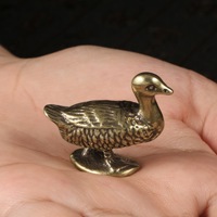 1 pièce Ornement créatif antique en laiton et cuivre en forme de canard ou d'oie, figurine de thé, décoration de bureau, objet de collection en métal