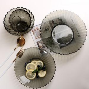 Assiettes de présentation en verre en forme de <span class=keywords><strong>chrysanthème</strong></span> faites à la main et écologiques assiettes en verre décoratives à bord doré plats en verre de service - Product Image 2