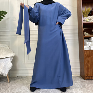 LM071 Modeste Nidha Abaya avec fermeture éclair au dos Premium Crepe Cuff Sleeves Solid Straight Silhouette Floor-Length Natural Belt Poches - Product Image 6