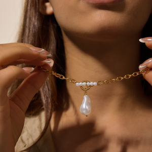 Gioielli dal Design Originale J&D, Raffinata Collana Classica Placcata Oro 18K in Acciaio Inossidabile con Perla Barocca in Vetro e Chiusura <span class=keywords><strong>a</strong></span> T - Product Image 6