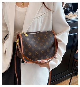 Bolsos de Hombro de PVC para <span class=keywords><strong>Mujer</strong></span>, Diseño Clásico, con Monograma, Múltiples Formas de Llevar, Bolsos Cruzados para Uso Diario, Gran Venta - Product Image 6