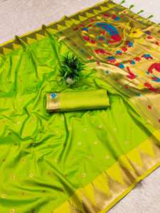 Saree de seda suave Paithani con diseño de motivo de tejido Zari y borlas ricas de Meenakari Pallu para todas las ocasiones - Product Image 5