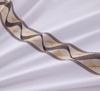 Ensemble de literie d'hôtel de luxe OEM avec logo personnalisé, bordure en jacquard doré, ensemble de literie classique blanc et noir avec rayures brodées