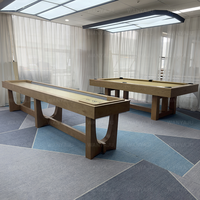 Table de shuffleboard en bois massif, table de jeu d'intérieur de luxe, placage de bois personnalisé, table de jeu de shuffleboard pour la maison, la villa, la salle de jeux