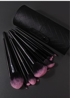 Ensemble de pinceaux de maquillage pour cheveux synthétiques fuchsia noir dégradé 12 pièces avec élégantes poignées en plastique noir pour un usage quotidien professionnel