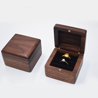 Boîte à bijoux de luxe en bois de noyer avec fenêtre emballage de luxe pour collier et pendentif boîtes en bois et bambou