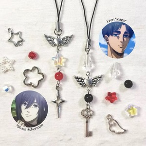 Ciondolo per cellulare speciale Attack on <span class=keywords><strong>Titan</strong></span> - Coppia <span class=keywords><strong>Eren</strong></span> e Mikasa - Product Image 1