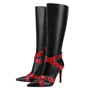 Bottes hautes rouges à talon fin et bout pointu pour femme, grande taille 45, avec boucles métalliques, coupe large, fermeture éclair latérale et ceinture - Product Image 6