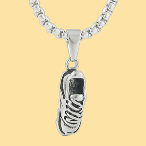 Yunnique – pendentif en forme de chaussure de sport en acier inoxydable, collier avec chaîne en argent, bijoux à la mode pour hommes et femmes, 122011 - Product Image 1