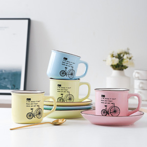 Juego de taza y platillo de cerámica de 101-200 ml con diseño de dibujos animados serigrafiados para té o café - Product Image 1