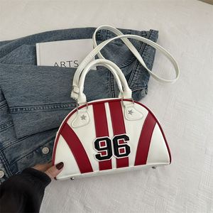 Sac de golf Boston personnalisé en PU imperméable à bandoulière unique, fermeture éclair, doublure en polyester, style féminin tendance, idéal pour les voyages - Product Image 2