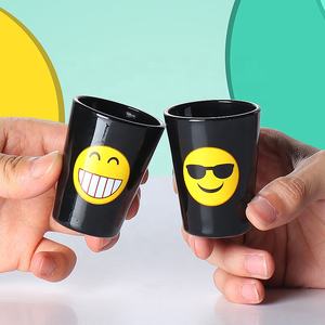 高品質 Xinye ブランド カスタマイズされたロゴ クリスタル磁器メラミン 1.5 オンス (65ml) ブラック ショット グラス セット パーティー用 - Product Image 3