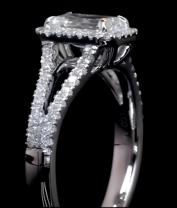 Bague de fiançailles classique pour femme en or massif 14 carats avec émeraude de laboratoire taille solitaire 1,5 carat et halo de diamants, certifiée IGI - Product Image 2