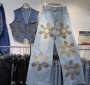 Ensemble veste en jean ample <span class=keywords><strong>sans</strong></span> <span class=keywords><strong>manches</strong></span> ornée de strass <span class=keywords><strong>grande</strong></span> <span class=keywords><strong>taille</strong></span> 2026 et pantalon large - Product Image 2