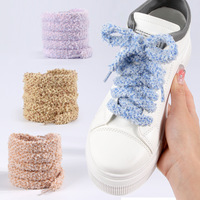 Lacets de chaussures personnalisés de haute qualité en peluche plate et moelleuse, dentelés, style décontracté, lacets de chaussures tendance et duveteux avec lacets