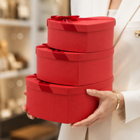 Coffret Cadeau Luxe Personnalisé Rouge Mat en Forme de Cœur avec Ruban en Satin et Fermeture Magnétique pour la Saint-Valentin, Mariage ou Demande en Mariage