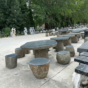 طاولة وكراسي حديقة خارجية من الجرانيت والبازلت - Product Image 1