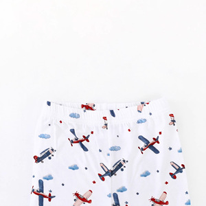 Conjunto de Ropa para Niños de 2 Piezas, Camiseta de Manga Corta y Pantalones Cortos con Estampado de Nubes de Avión en Fibra de Bambú, Suave y Transpirable para Verano, 2-5 Años, Venta al Por Mayor - Product Image 4