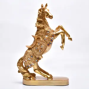 Kreative vergoldete dekorative Objekte Harz mittlere Pferdes tatue für Wohnkultur Dekor Luxus Ornamente