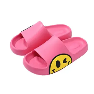 OEM individuelle neue Designs Pvc Eva Strand Sommer-Rutschen Indoor-Sandalen Smiley-Gesicht Mode Haus-Rutschen Hausschuhe für Herren Damen Dame