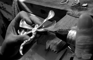 ผลิตในจีน แหวนทองคำ <span class=keywords><strong>18</strong></span> กะรัต ดีไซน์เรียบง่า<span class=keywords><strong>ย</strong></span>รูปโบว์ จิงจ้านยี่ รับผลิตเครื่องประดับแบรนด์ดีไซเนอร์ตามแบบฉบับ - Product Image 5