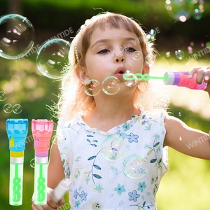 WANNA <span class=keywords><strong>BUBBLES</strong></span> Juguete de Varita de Burbujas 2 en 1 con Linterna de Plástico para Niños Mayores de <span class=keywords><strong>3</strong></span> Años - Product Image 3