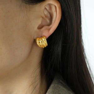 Boucles d'oreilles YF3685 tendance, étanches, en acier inoxydable, plaquées or 18 carats, forme banane unique - Product Image 4