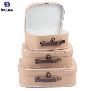 Nouvelle conception de boîte à vêtements pour bébé en carton fait main, boîte-cadeau en forme de valise - Product Image 3