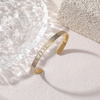 Bracelets Joncs Classiques Mode en Acier Inoxydable Plaqués Or 18 Carats PVD Étanche, Thème Religieux Croix Chrétienne de Jésus