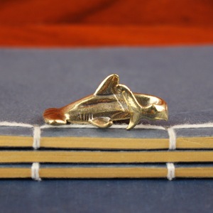 1 pieza Adorno de latón con cabeza de <span class=keywords><strong>tiburón</strong></span> martillado estilo vintage, Figura decorativa de metal creativa para escritorio - Product Image 3