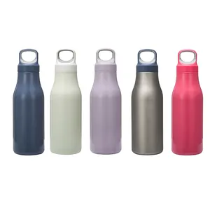 2022 nuova bottiglia di acqua potabile sportiva isolata a colori personalizzata portatile promozionale in acciaio inossidabile 304