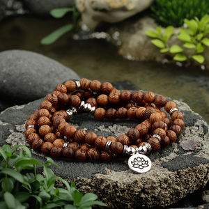 Nouveau <span class=keywords><strong>Collier</strong></span> Mala <span class=keywords><strong>de</strong></span> Prière 108 Perles en Bois 8 mm Charmes <span class=keywords><strong>Lotus</strong></span> et <span class=keywords><strong>Arbre</strong></span> <span class=keywords><strong>de</strong></span> <span class=keywords><strong>Vie</strong></span>, pour Yoga, Méditation et Spiritualité, Peut être Porté en Bracelet - Product Image 3