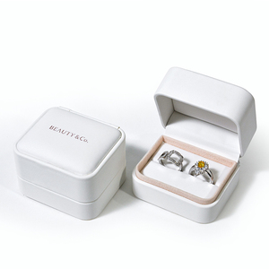 Portagioie in pelle <span class=keywords><strong>di</strong></span> lusso all'ingrosso <span class=keywords><strong>di</strong></span> alta qualità Vintage anello <span class=keywords><strong>di</strong></span> nozze Set Organizer bianco per viaggi piccolo modello quadrato - Product Image 3