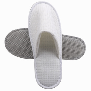 Pantoufles jetables <span class=keywords><strong>haut</strong></span> <span class=keywords><strong>de</strong></span> <span class=keywords><strong>gamme</strong></span> lin gris confortable et velours corail blanc pour hôtels-Collection 'Huafog Hotel' - Product Image 1