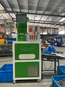 Granulatore per cavi in alluminio e rame con motore ad alta velocità e separatore, macchina per riciclaggio ad alta sicurezza - Product Image 2