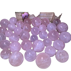 Colección de Esferas de Cuarzo Rosa Pulido para Decoración Artesanal con Temática de Amor para el Día de San Valentín - Product Image 2
