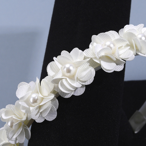 Bandeau à fleurs CN Boutique Accessoires à perles florales blanches Cerceau à cheveux élégant à la mode pour fille - Product Image 2